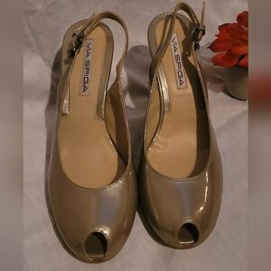 Via Spiga Lite Grey Patent 7 1/2 Heels